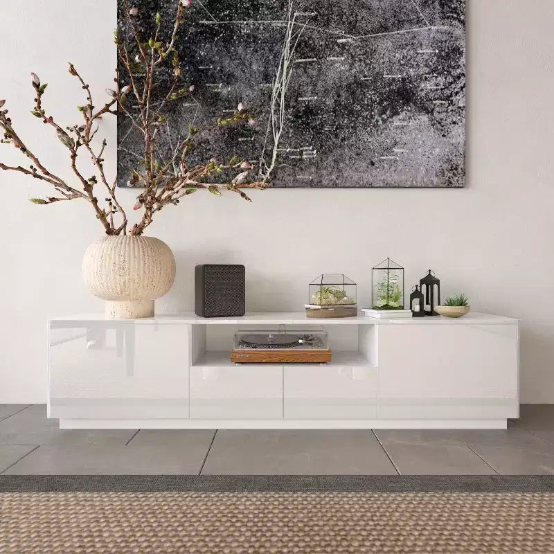 Meuble TV moderne laqué brillant avec tiroirs et bande lumineuse inférieure