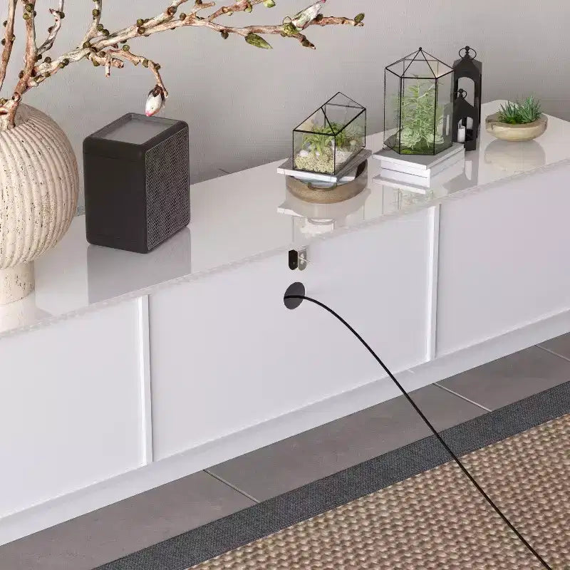 Meuble TV moderne laqué brillant avec tiroirs et bande lumineuse inférieure