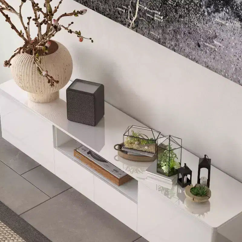 Meuble TV moderne laqué brillant avec tiroirs et bande lumineuse inférieure