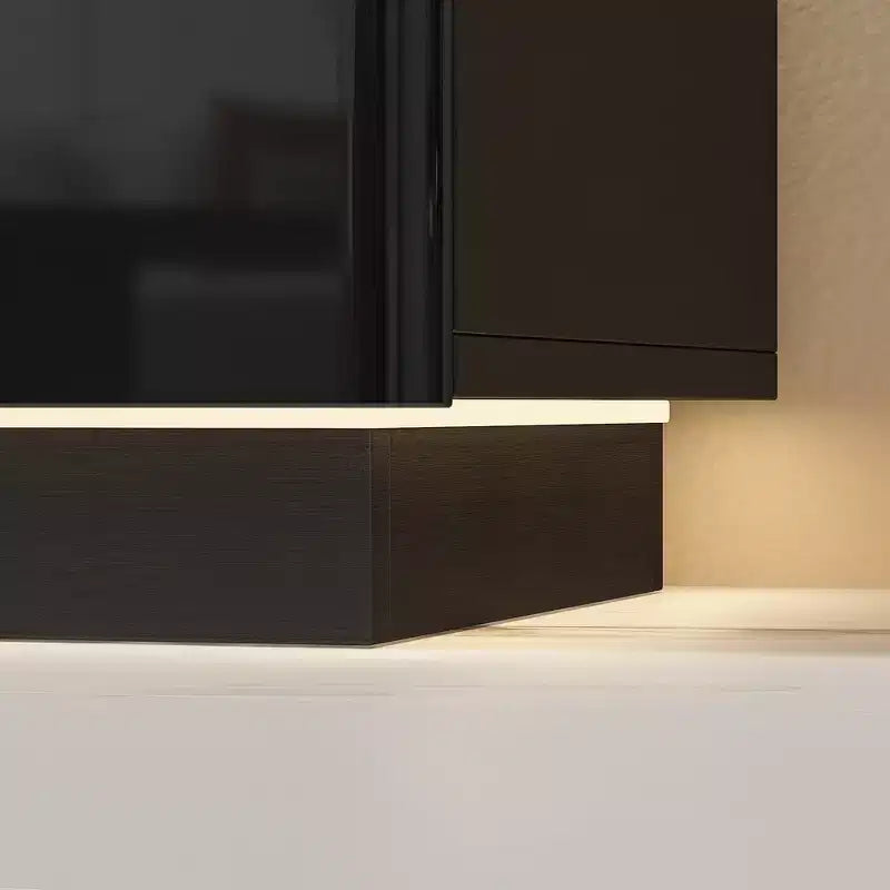 Meuble TV moderne laqué brillant avec tiroirs et bande lumineuse inférieure