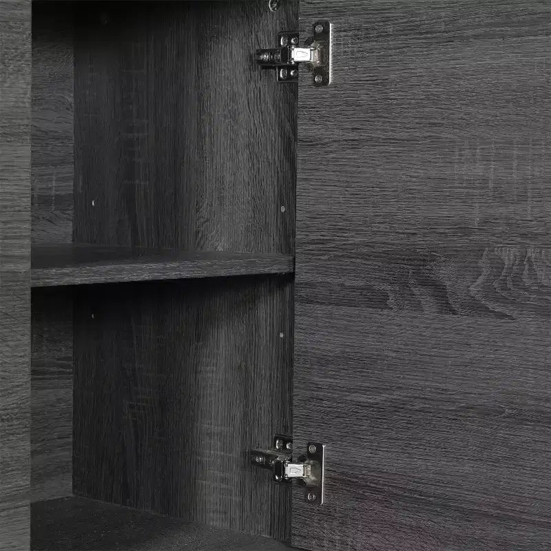 Bahut scandinave en bois avec portes à fermeture amortie, étagères et pieds fuselés élégants avec patins de protection