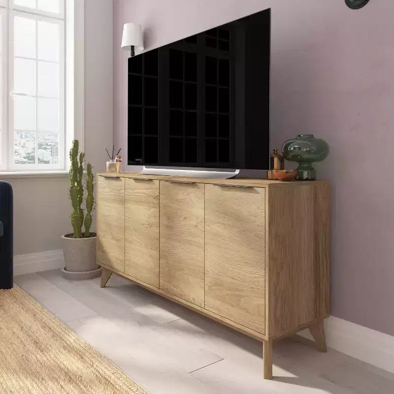 Bahut scandinave en bois avec portes à fermeture amortie, étagères et pieds fuselés élégants avec patins de protection