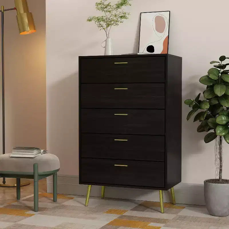 Commode moderne à 5 tiroirs avec pieds et poignées en métal