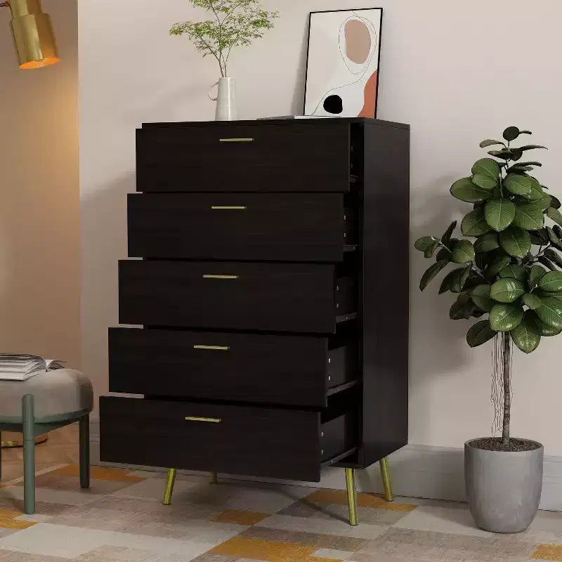 Commode moderne à 5 tiroirs avec pieds et poignées en métal
