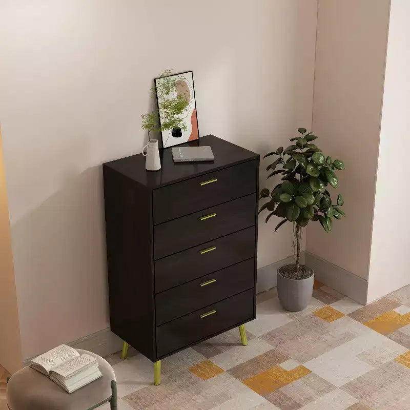 Commode moderne à 5 tiroirs avec pieds et poignées en métal